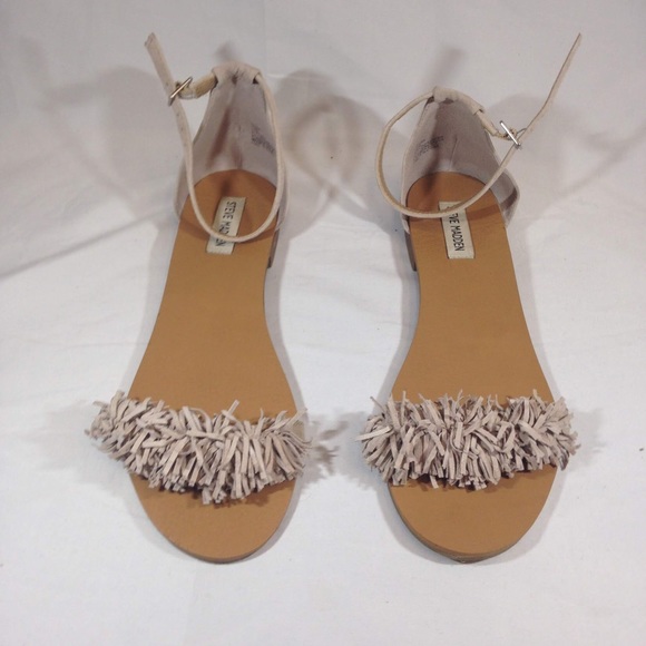 Steve Madden Shoes - 💕CUTE STEVE MADDEN PINK FRINGE LEATHER SANDALS💕